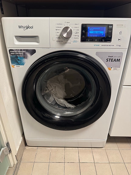 Whirlpool edestä täytettävä pesukone