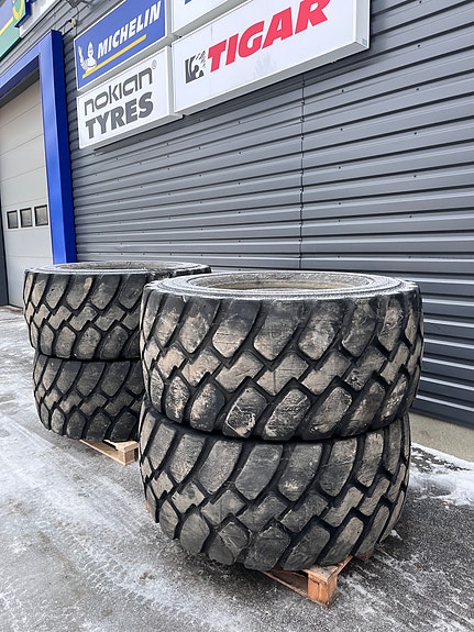 4 kpl Käytetyt pyöräkoneen renkaat GoodYear 600/65R25