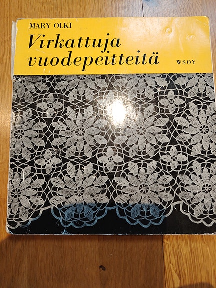 Mary Olki Virkattuja vuodepeitteitä
