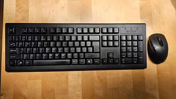 A4tech GR-85 -pöytänäppäimistön ja -hiiren langaton englanniksi English