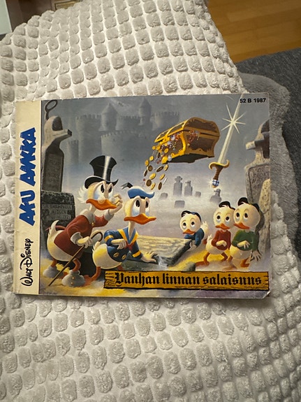 Aku Ankka Vanhan Linnan salaisuus