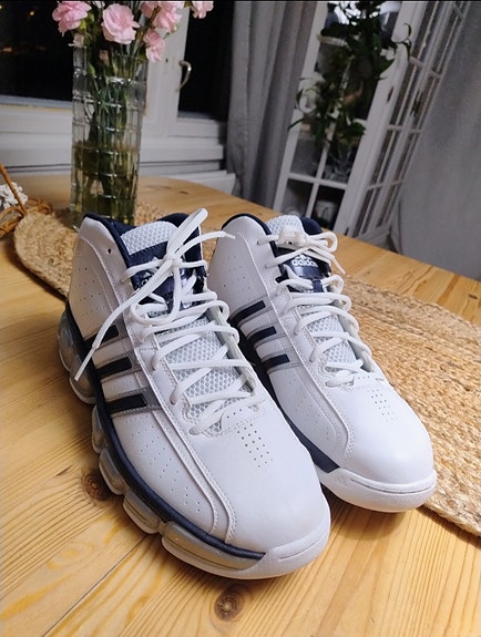Adidas kengät
