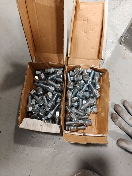 Alumiinivanne pyöränpultit M12