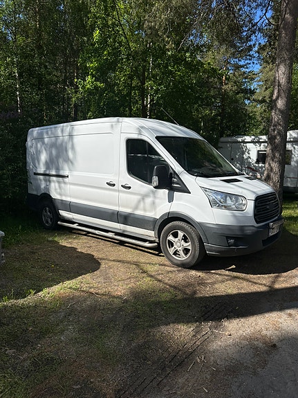Vuokrataan pakettiautoa.