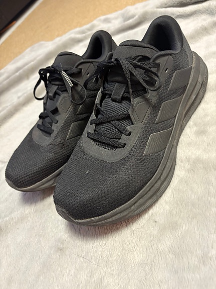 Adidas juoksukengät