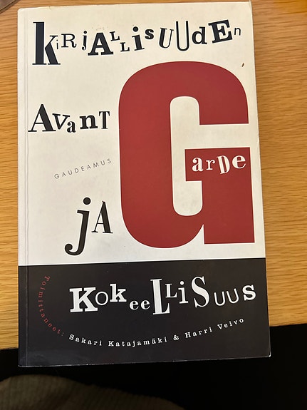 Kirjallisuuden Avantgarde ja Kokeellisuus tietokirja