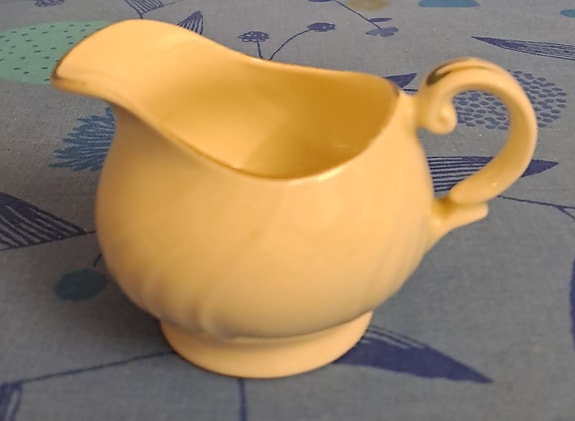 Arabia kultareunainen kermanekka