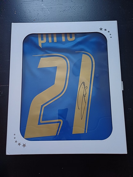 Pirlo pelipaita nimikirjoituksella