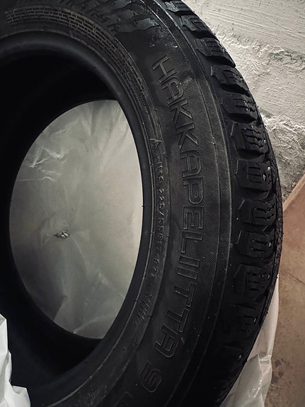 Nokian Hakkapeliitta 9, 225 55 R17 nastarengas