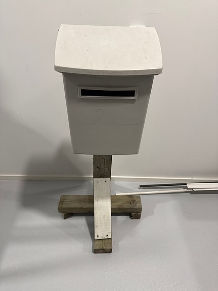 Postilaatikko valkoinen