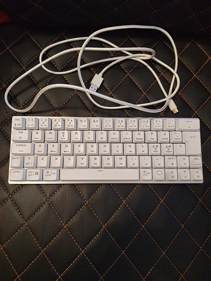 Cooler master sk620 60% langallinen näppäimistö
