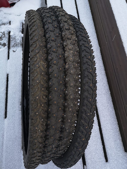 Nastarenkaita polkupyörään 2 paria 26"