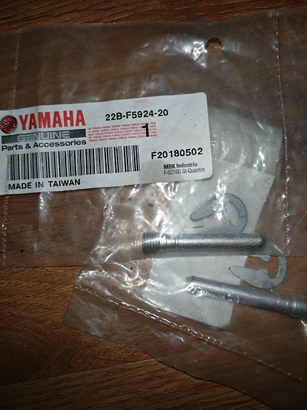 Yamaha WR 125 2009-2014 takajarrupalan lukitus pinni