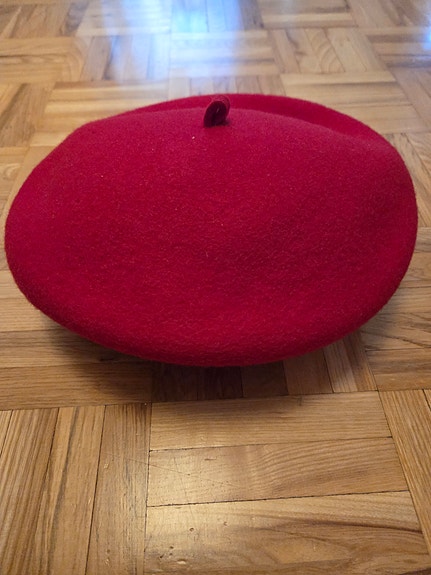 Punainen villa beret