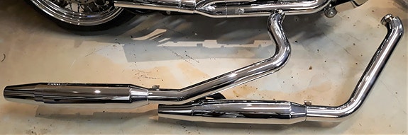 HARLEY Rocker Softail 2008 alkuperäinen pakoputki