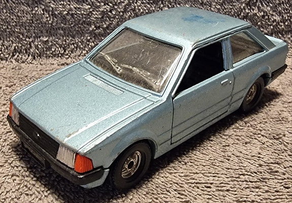 FORD ESCORT 1.3 GL Corgi