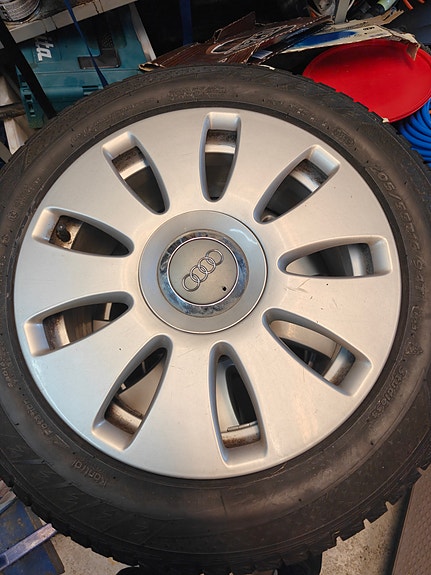 VAG OEM vanteet Hankook winter Icept 2 kitkarenkailla.