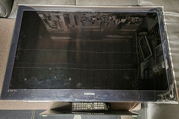 Näyttö Samsung 46"