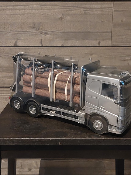 Emek Volvo tukkiauto