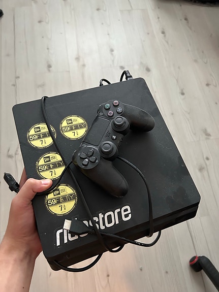 Sony Playstation 4 pelikonsoli musta (ei ohjainta)