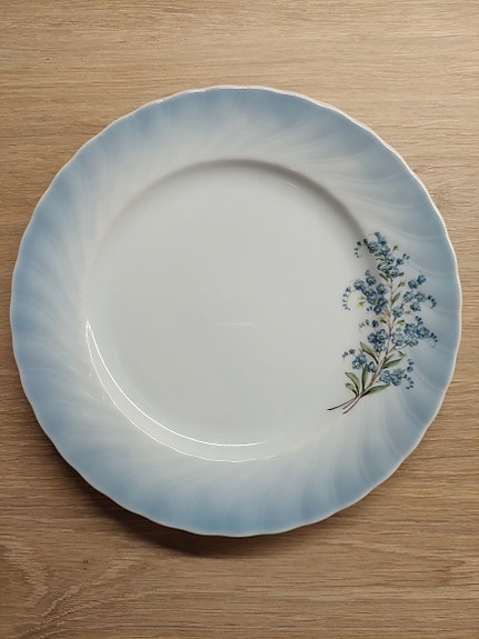 Christineholm Porcelaine 'Luhtalemmikki' salaattilautanen
