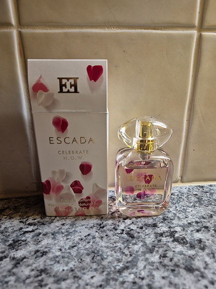 Escada Celebrate Now hajuvesi 30ml