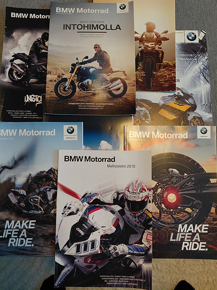 BMW mallisto-esitteitä vuosilta 2005-2018