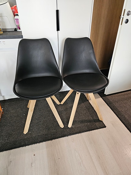 Askon 2 elämää nähnyttä tuolia
