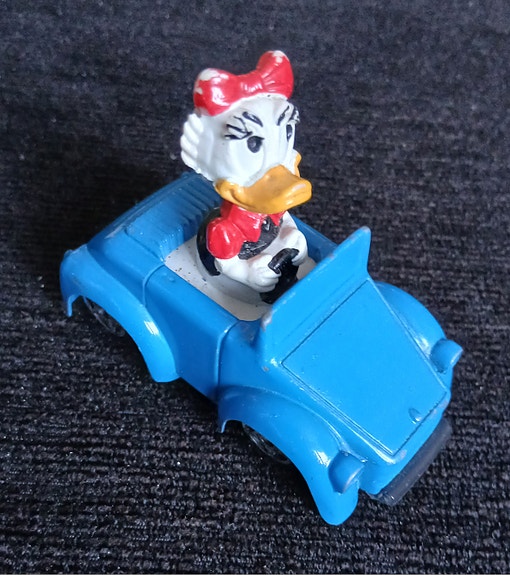 Walt Disneyn Iines Ankka auto.
