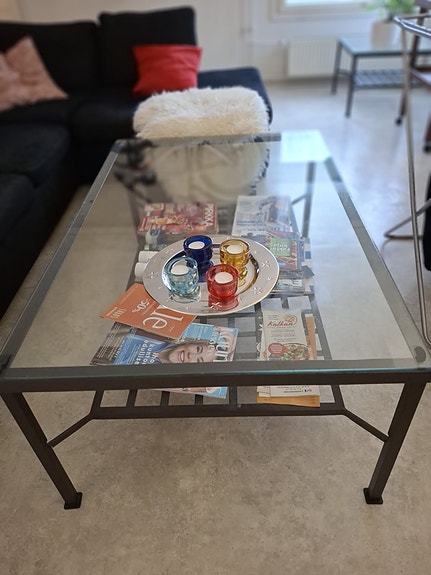 Myydään Ikean sohvapöytä