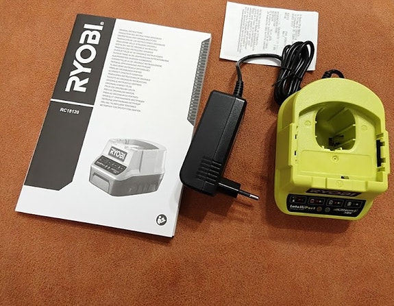 Ryobi One+ RC18120 18V -pikalaturi (2 A)