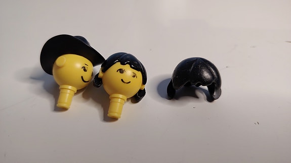 Vanhat LEGO osat hattu ja kasvot