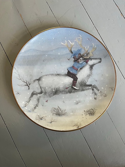 Zacharias Topelius koristelautaset eri kuvituksilla