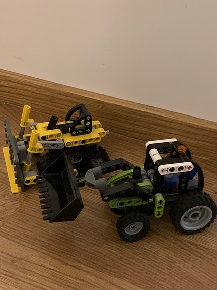 LEGO Traktori ja puskutraktori