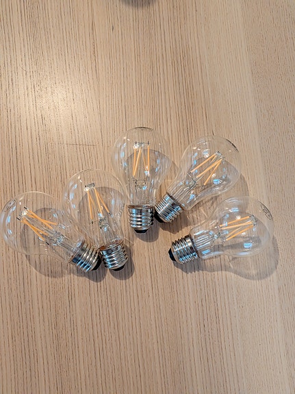 5kpl himmenettävia E27 hehkulamppuja 5.5W