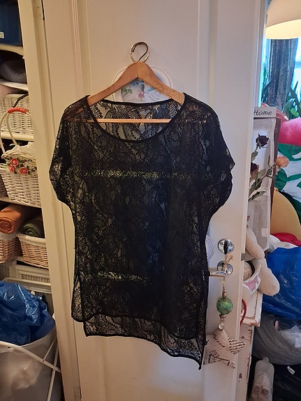 Gina Tricot pitsipusero