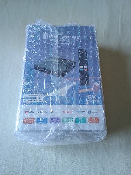 TV Box Android 14.0 64 Gt   Google TV  ( Uusi ja käyttämätön )