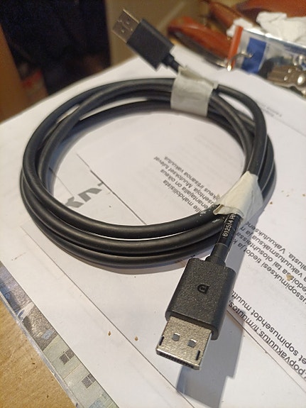 DisplayPort-kaapeli musta