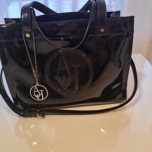 Armani Jeans patenttinahka laukku
