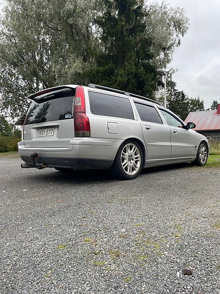Ostetaan Volvo v70 mk2 osia!