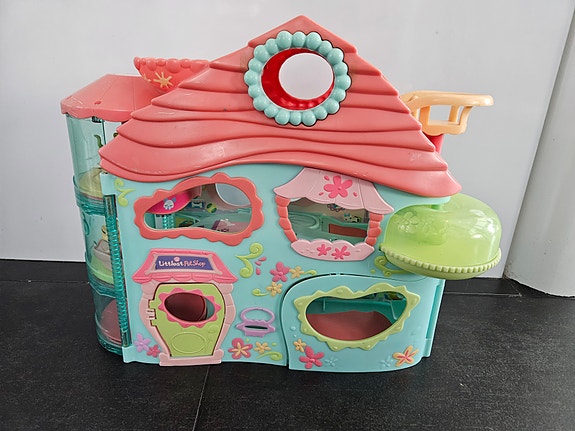 Littlest pet shop talo