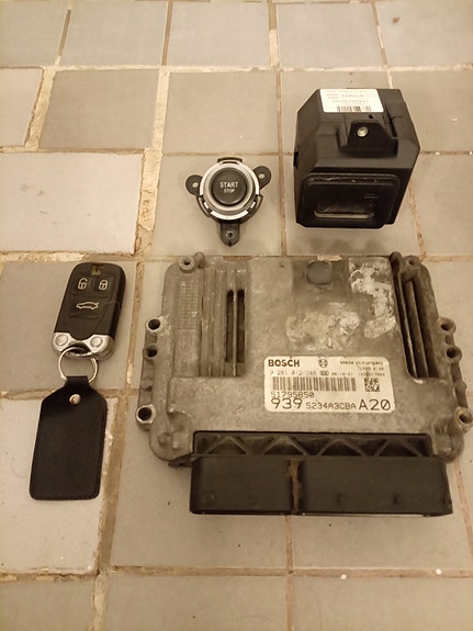 Alfa romeo 159 2.4 JTDM ecu, virtalukko, avain ja painonappi