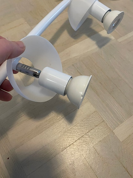 Valkoinen kattolamppu/spotti valaisin