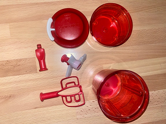 Punainen Tupperware silppuri & vatkain
