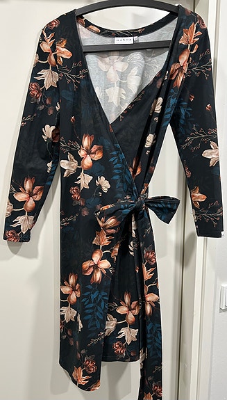 Nakoa uudenveroinen printed wrap dress Versailles XS