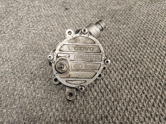 Volvo D5 alipainepumppu