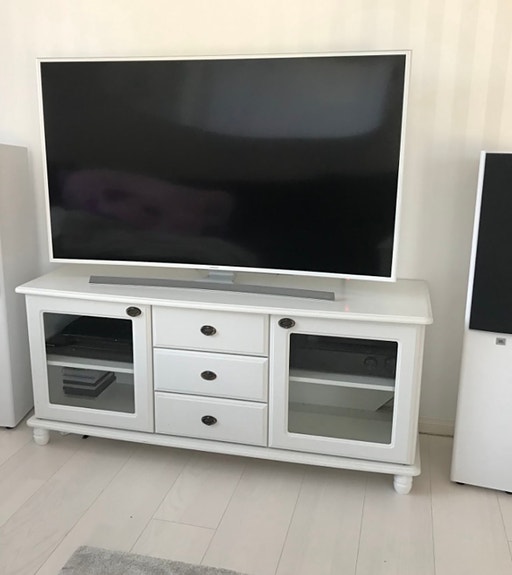 Laulumaa Viktoria tv taso ja 2 kpl saman sarjan hyllyt