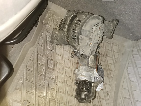 Volvo v50 laturi ja startti