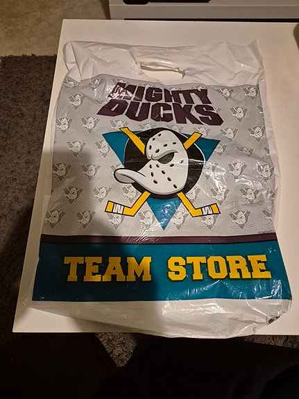 Mighty Ducks Team Store muovipussi