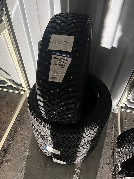 Uusi sarja Falken Winterpeak F-Ice 215/55R17